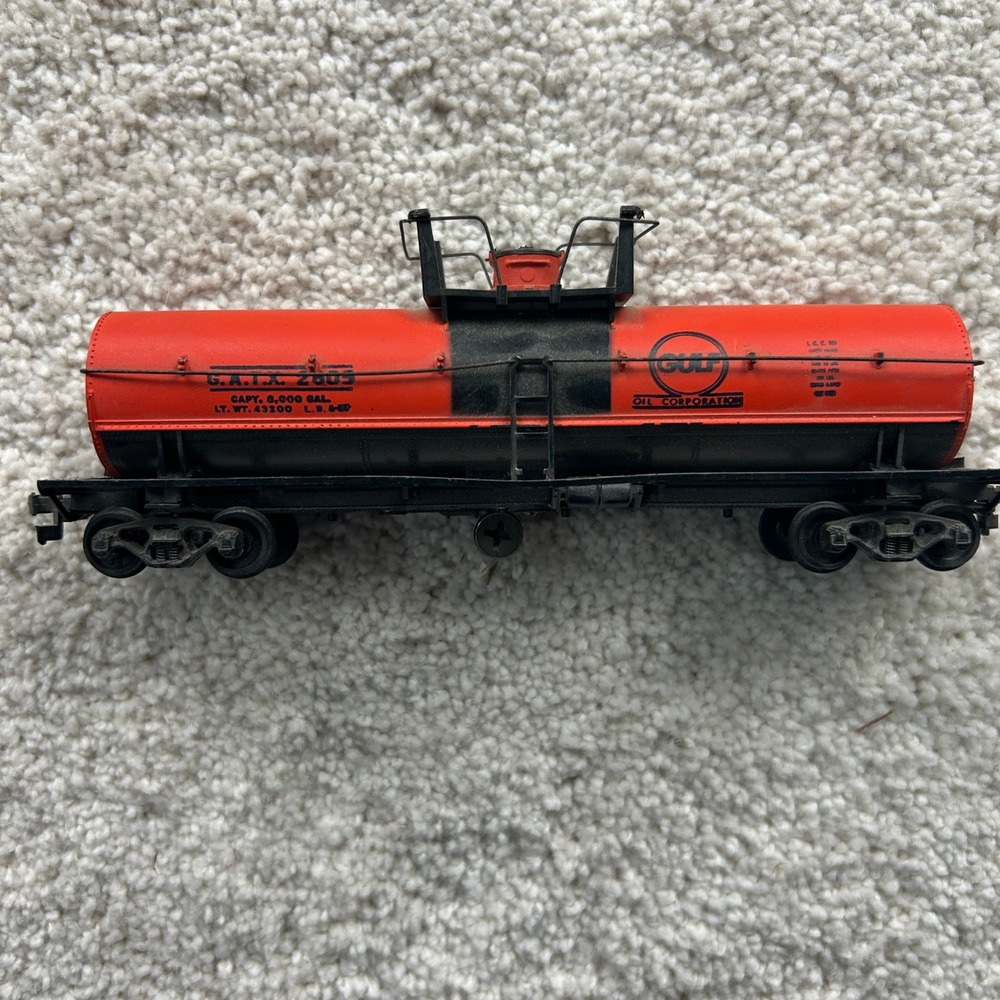 Gulf Oil GATX 2805 HO Scale Tank Car Red Black Vintage Model Train Rolling Stock